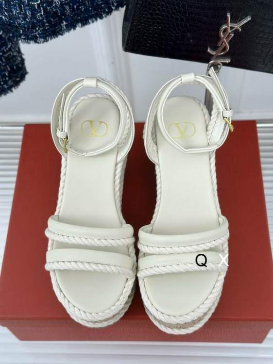 Picture of Valentino Shoes _SKUValentinsz35-401120152.5CMJX0801
